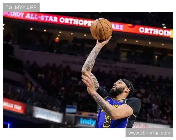 戴维斯关键防守让对手绝望,洛杉矶夜色辉煌