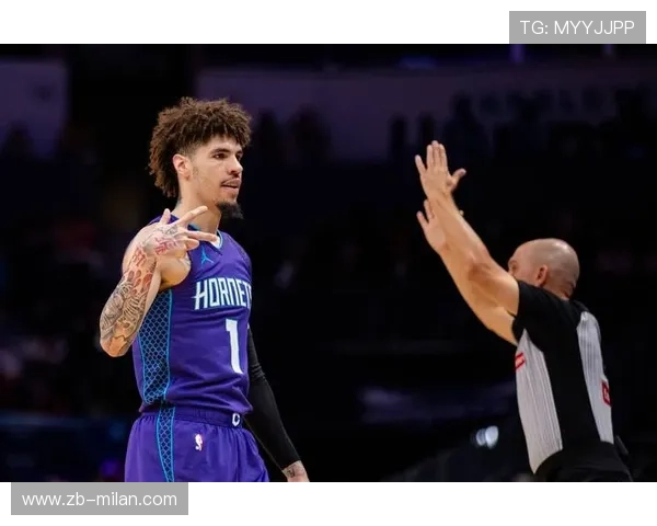 戴维斯篮下补防稳固,洛杉矶防守端顶住压力