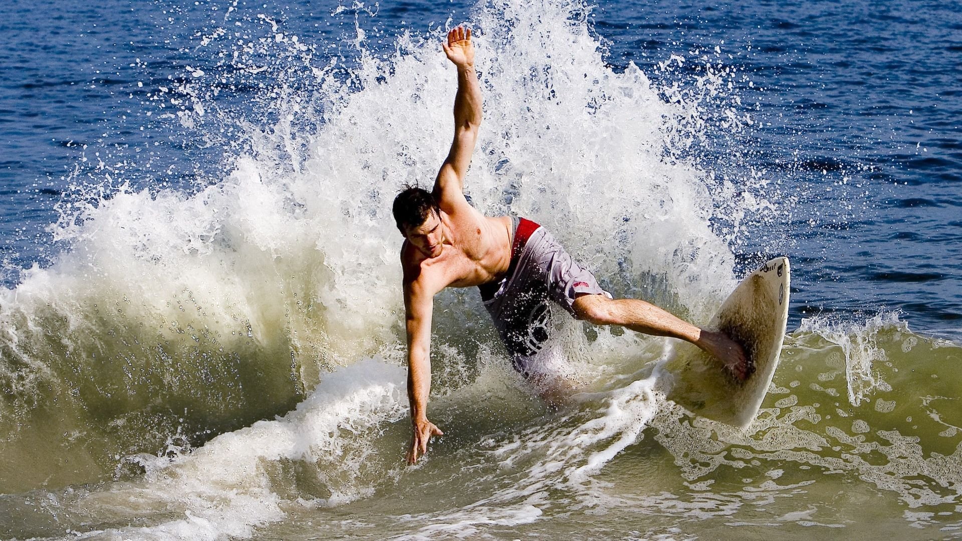 五大联赛进攻手段多样化对防守策略的倒逼影响,五大联赛进攻型球队