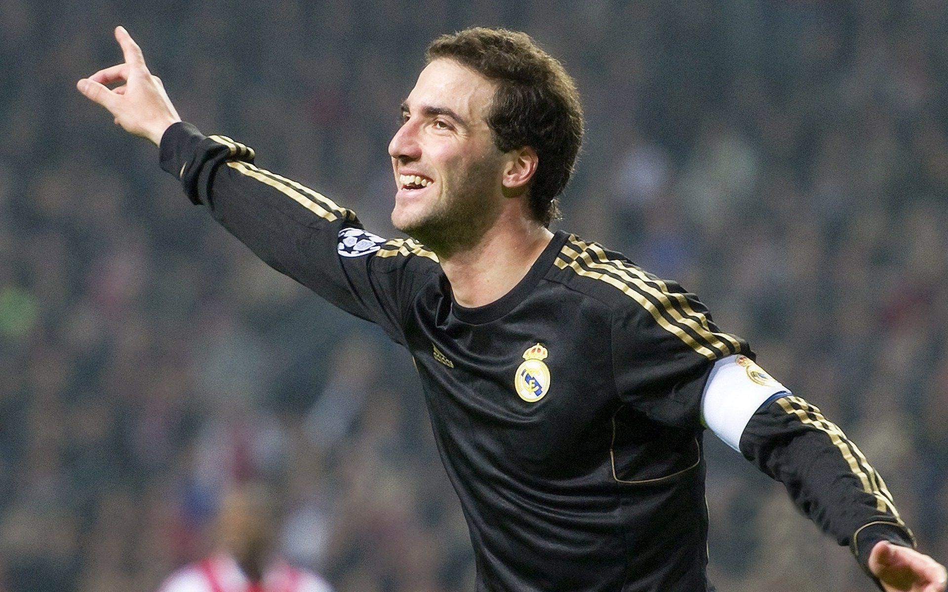 女队整体划频数据排名中上游，女队队员